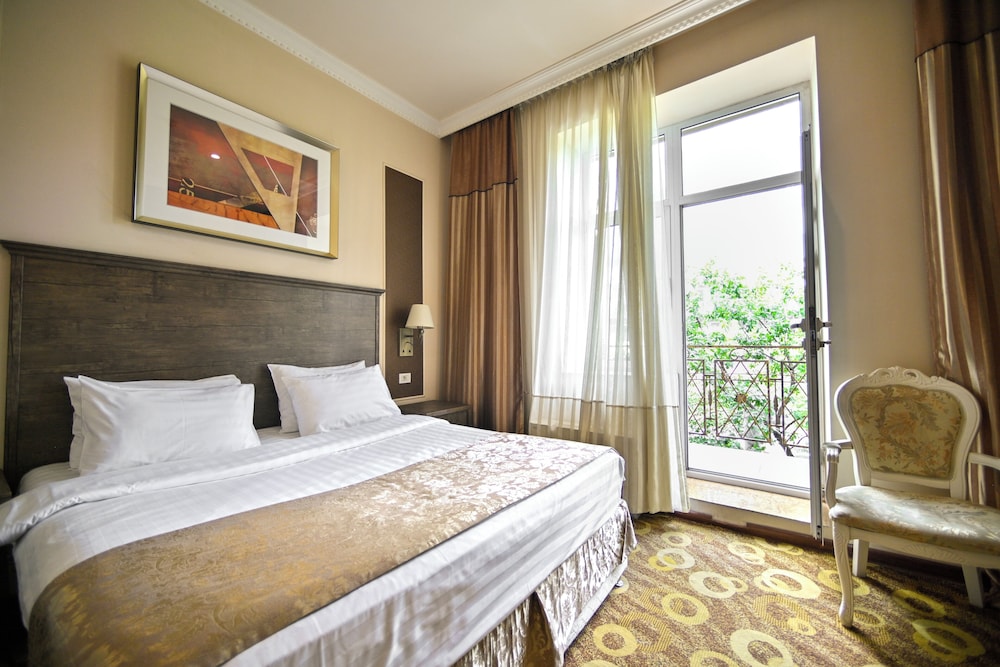 IMPERIAL PALACE HOTEL 20/73
