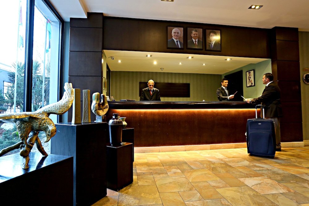 Lobby at MENA Tyche Hotel Amman, AMMAN