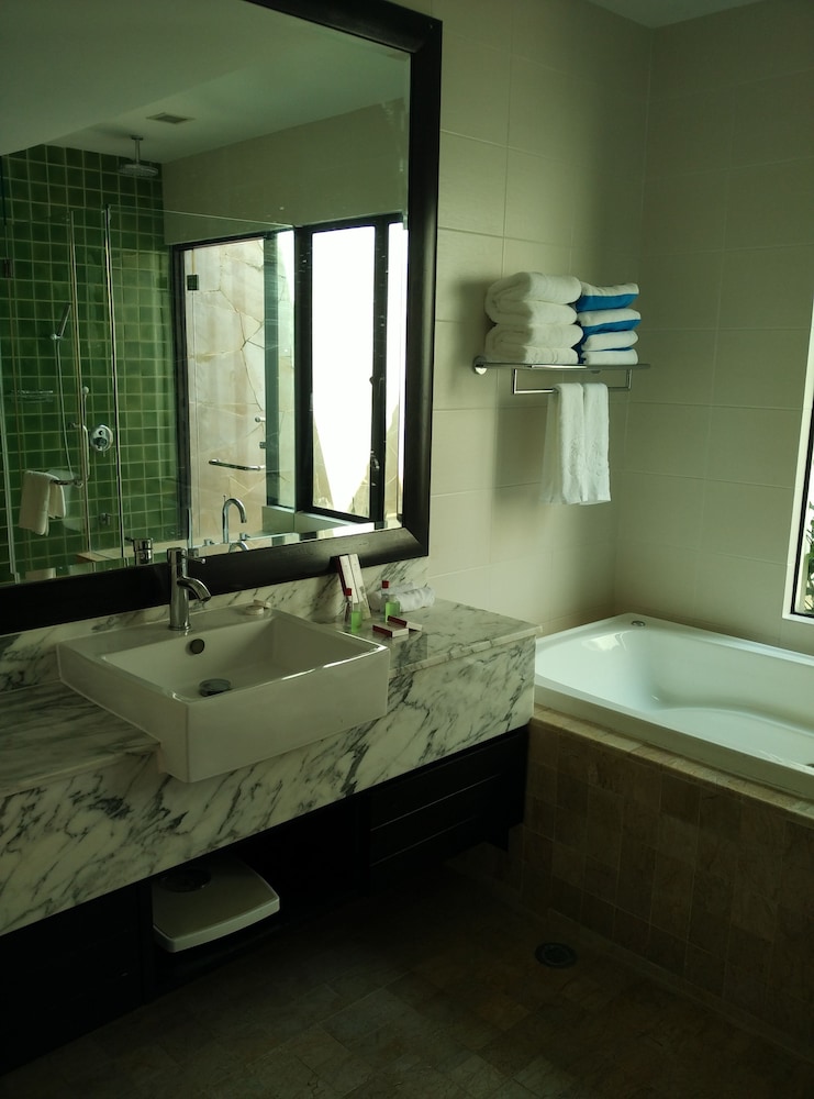 Sabah Beach Villas Suites 24/63