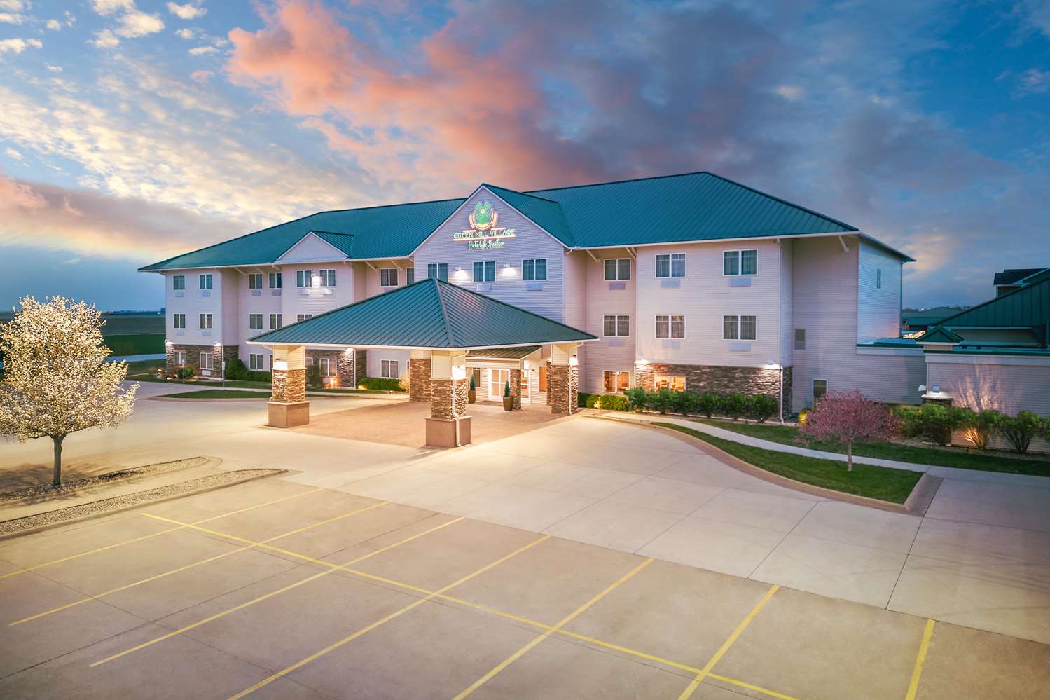Green Mill Village Hotel & Suites, BW Signature Collection 1/12