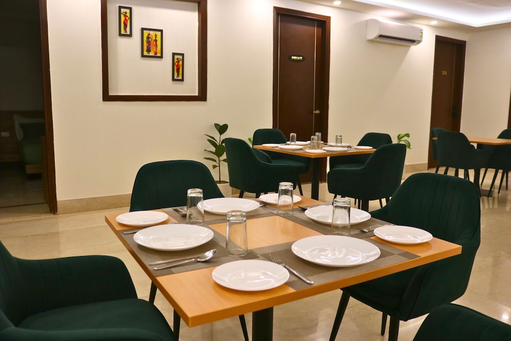 AVA Hotels and Corporate Stays Golf course 23/34