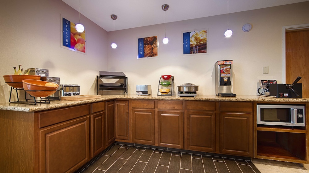 Best Western Plus Lonoke Hotel 12/32