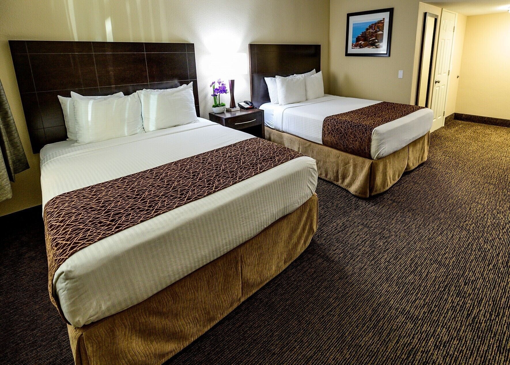 DELUXE, 2 QUEEN BEDS, ACCESSIBLE