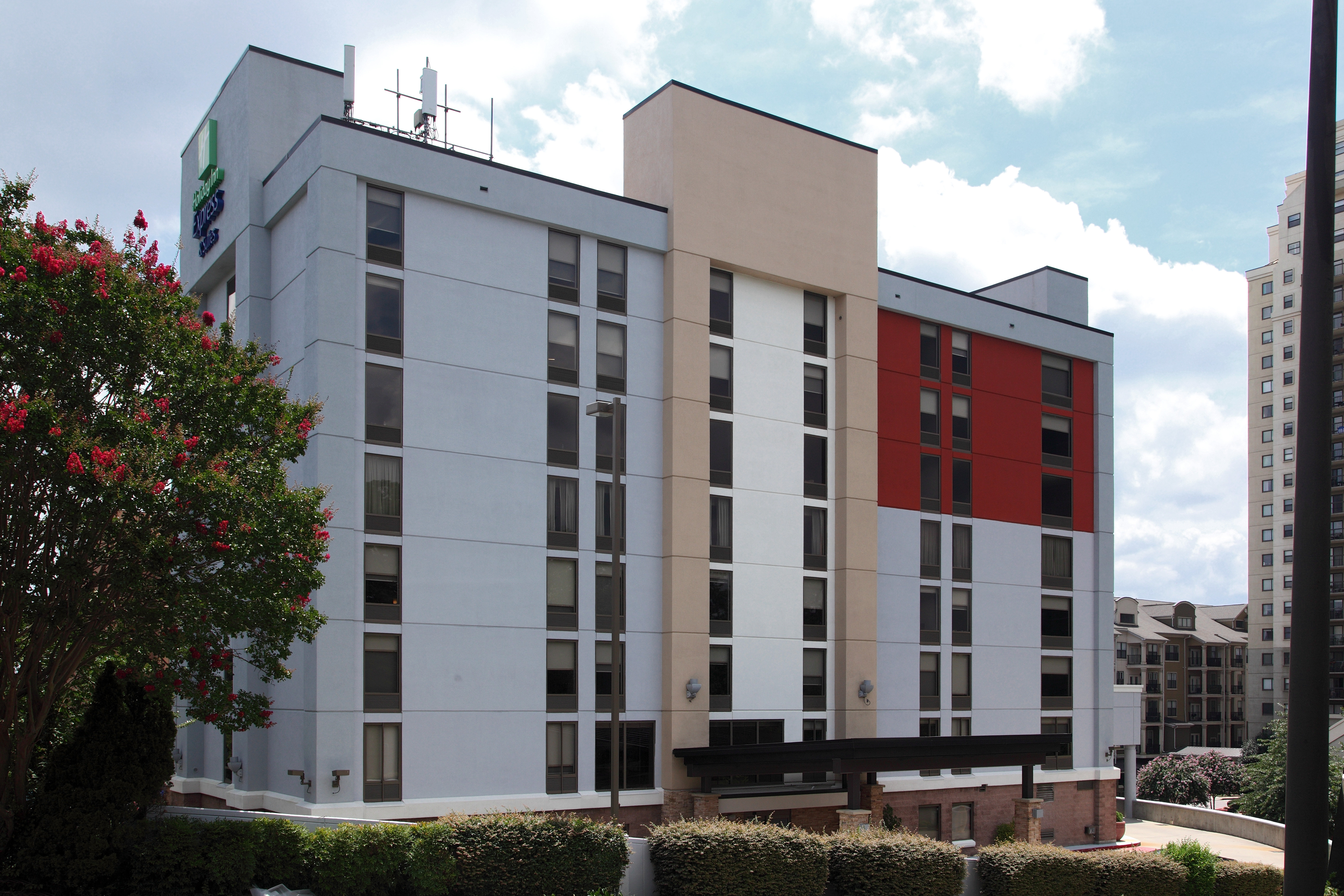 Holiday Inn Express & Suites Atlanta N-Perimeter Mall Area, an IHG Hotel 1/26