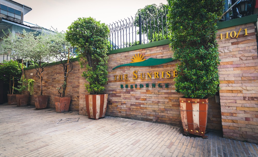 THE SUNRISE RESIDENCE 8/67
