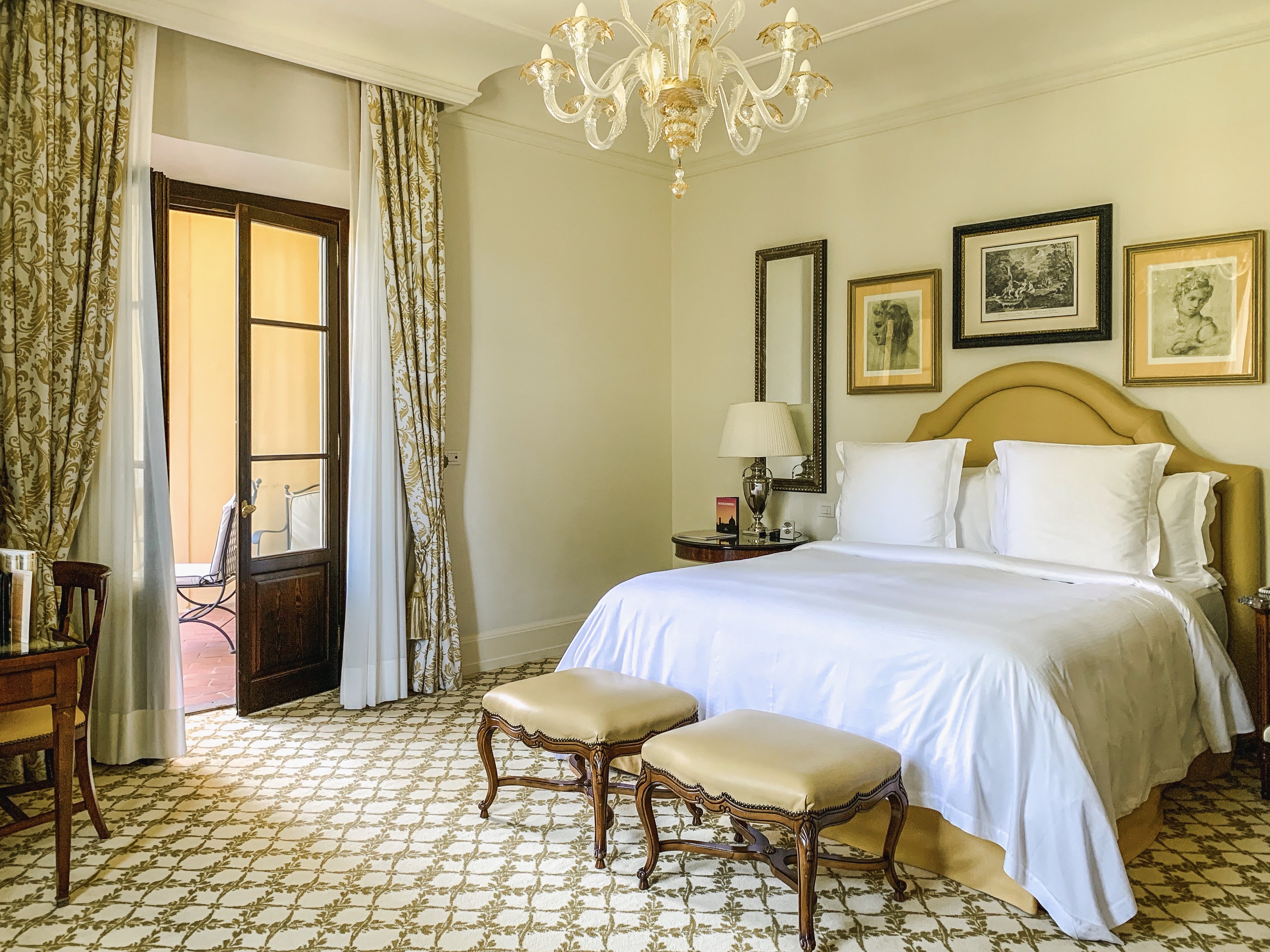 STUDIO, SUITE, KING BED