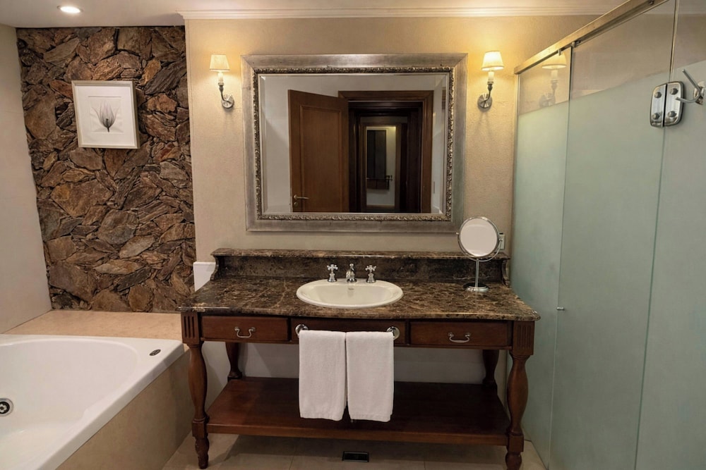 جناح جونيور بسرير كينج بإطلالة على النهر بشرفة، Sheraton Colonia Golf and Spa Resort 5/6