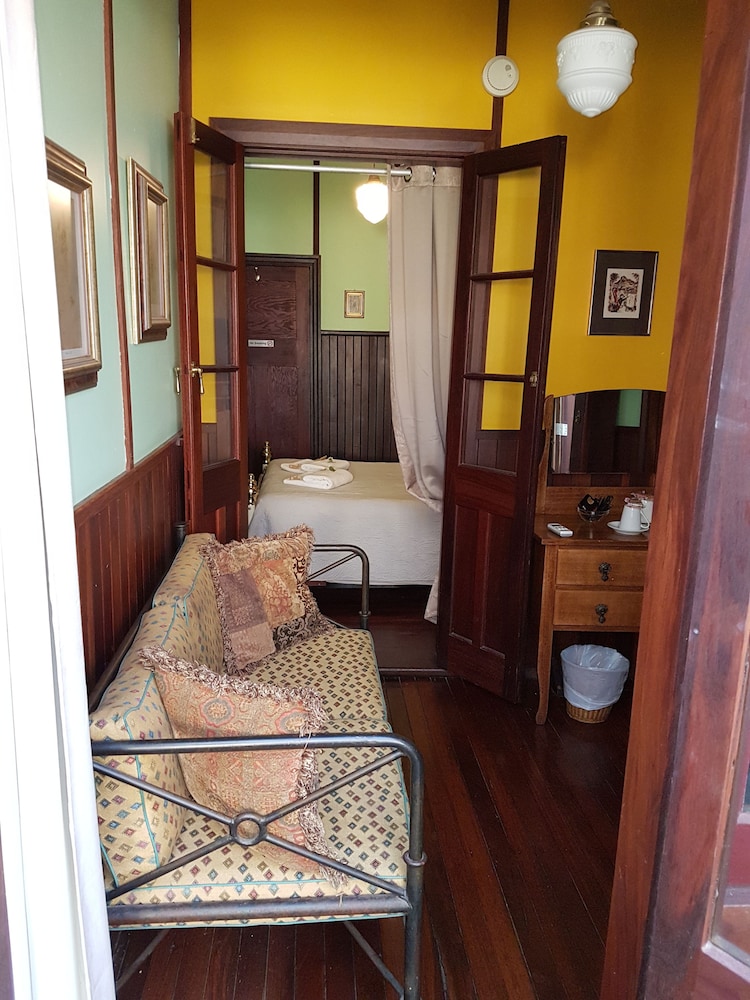 Bridgefield Guest House 18/50