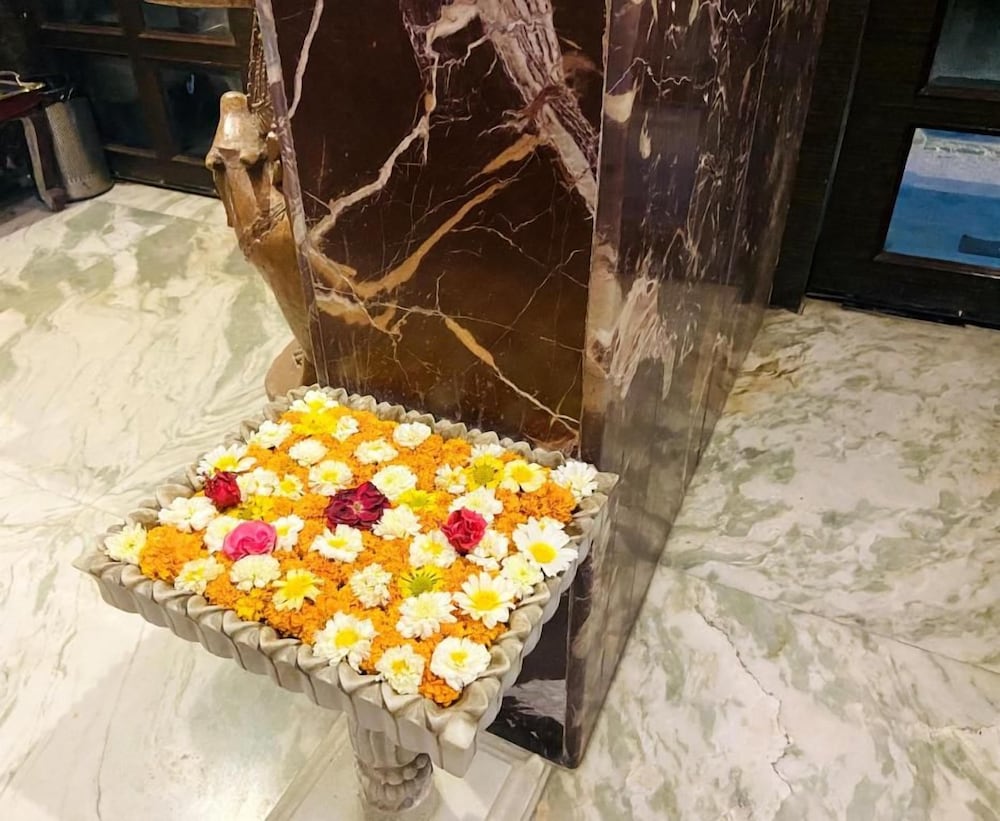 HOTEL MEENAKSHI 34/48
