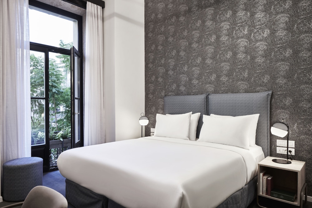 DELUXE, DOUBLE BED, BALCONY
