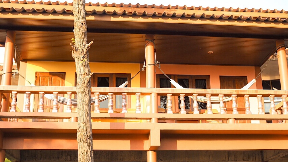 J.B Hut Bungalow 13/59