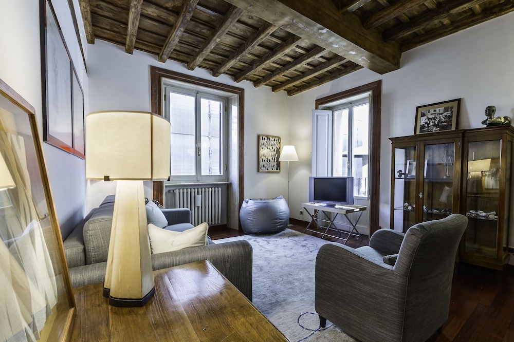 Luxury Flat in the Center of Rome 10/17