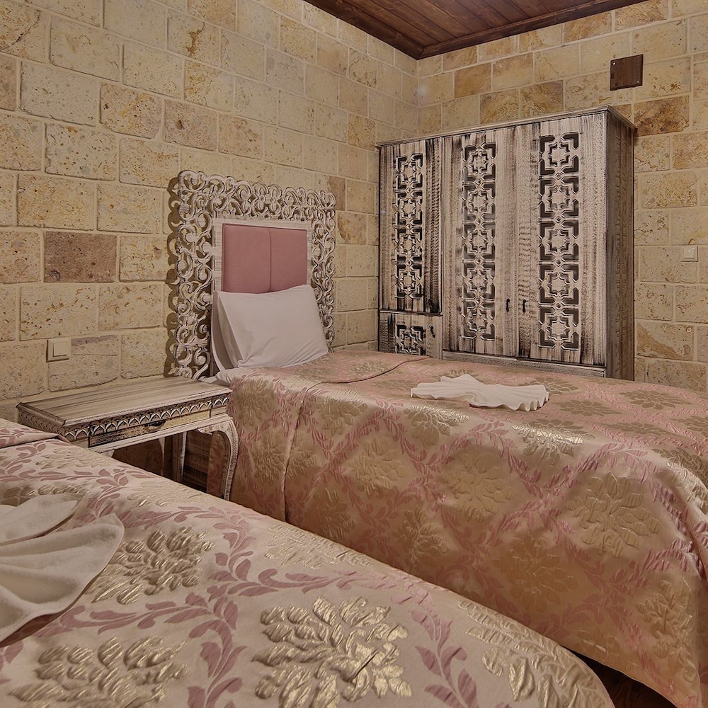 Elevres Stone House Hotel 37/67