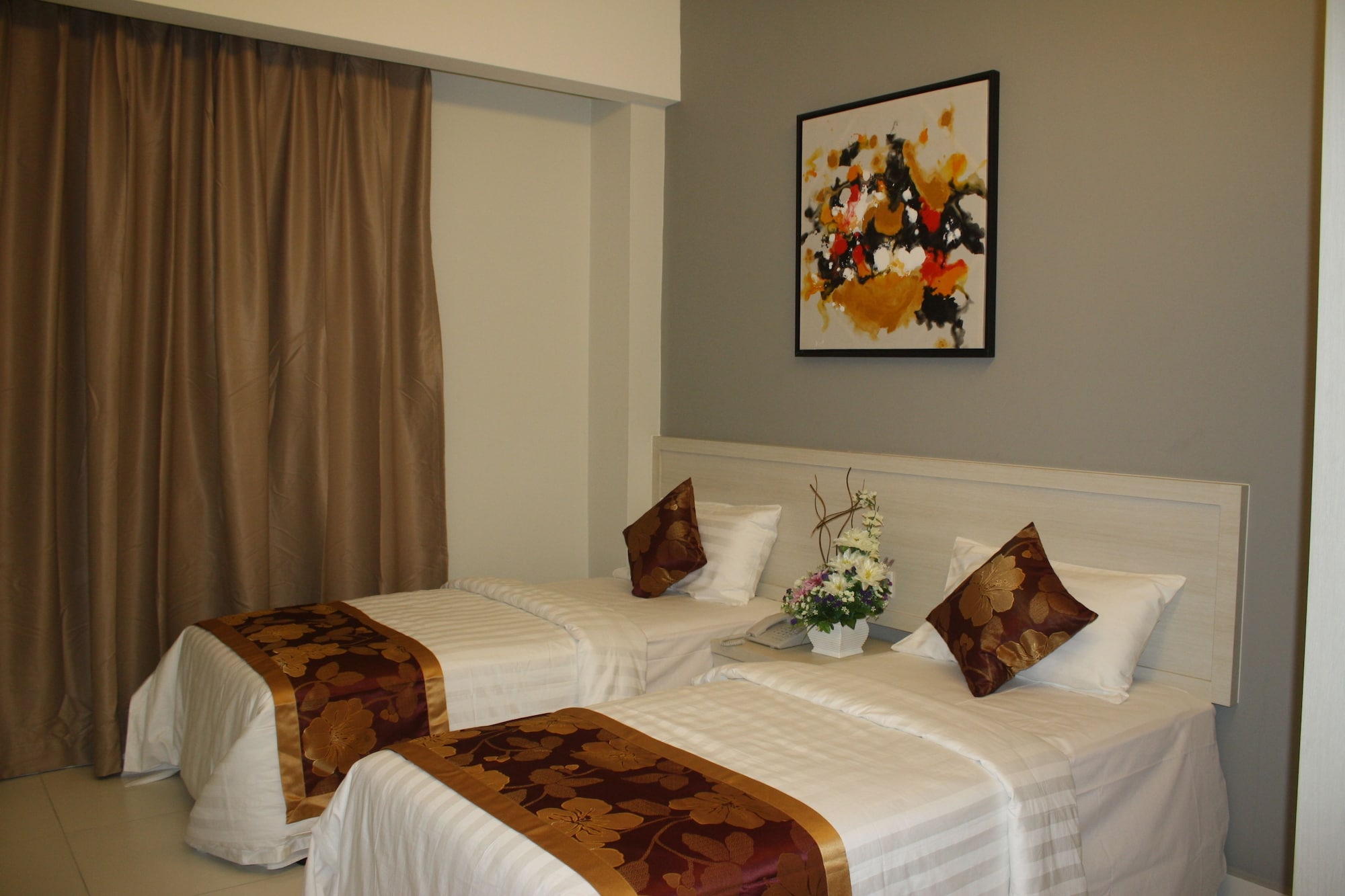 DELUXE, EXECUTIVE, TWIN BEDS