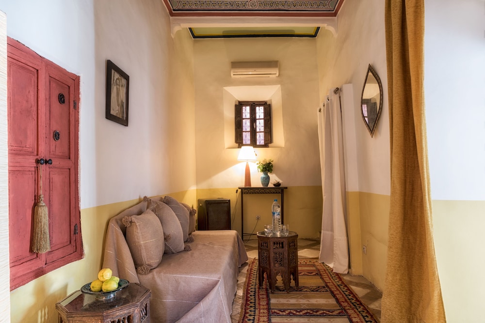 Riad Sasha 25/38