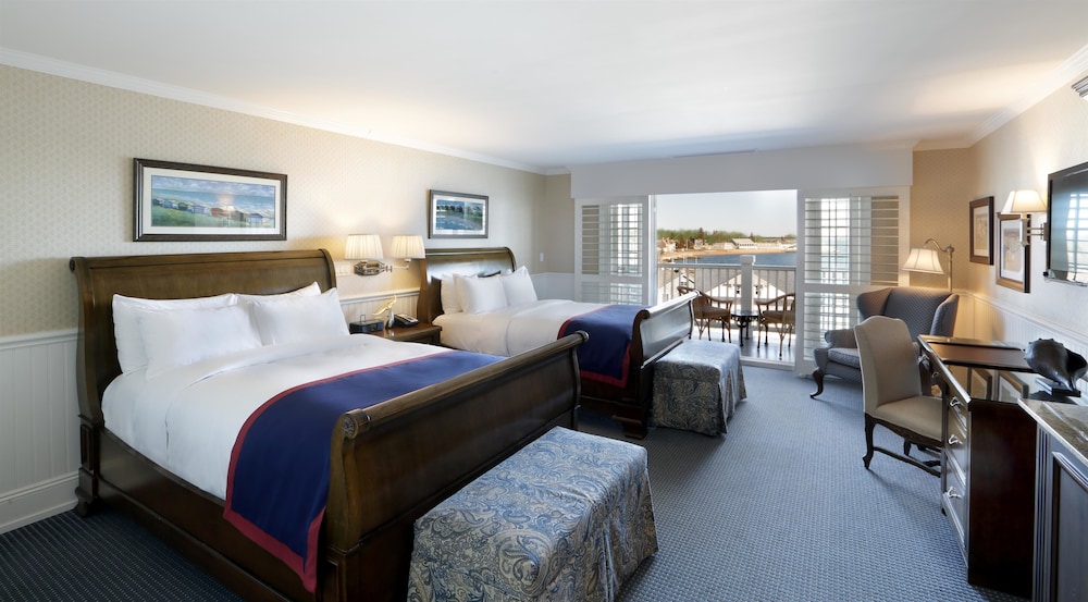 Madison Beach Hotel, Curio Collection by Hilton 24/88