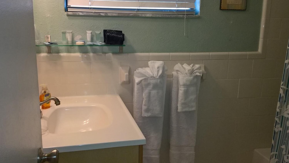 Royal North Beach All Suites 27/57