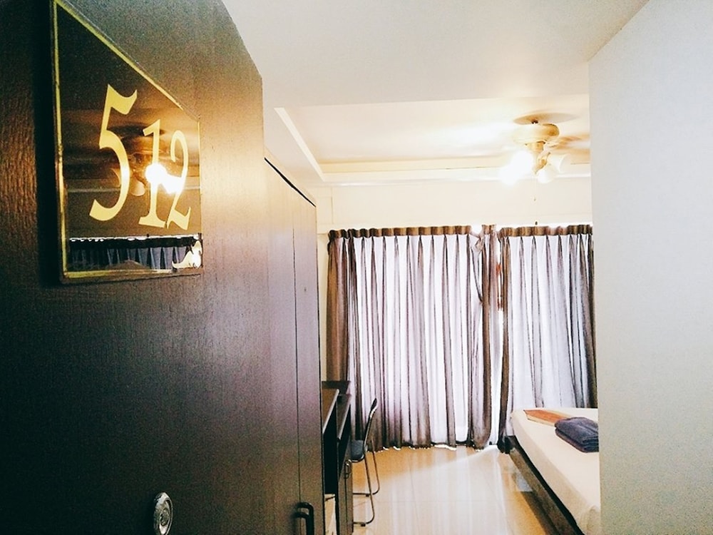 Boomerang Inn 29/50