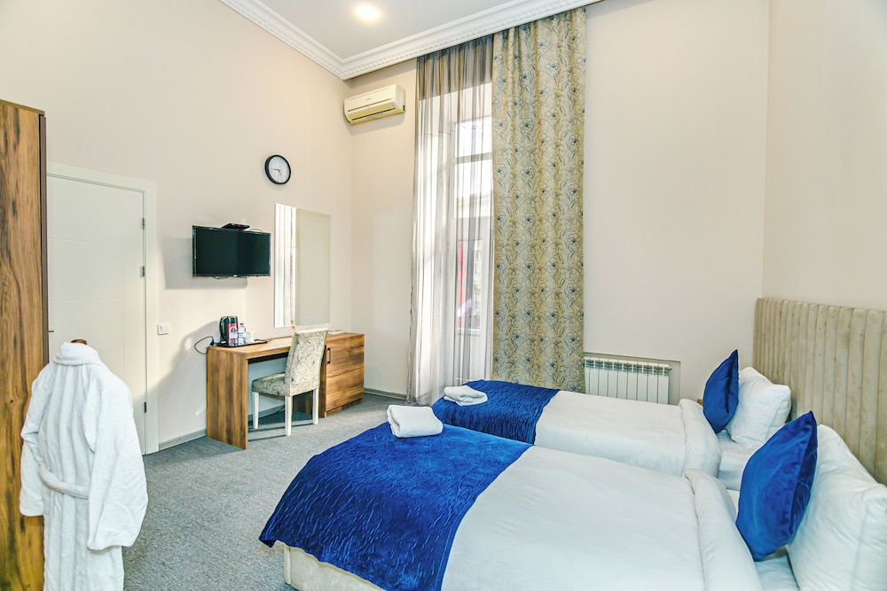 Bristol Hotel Baku 15/51
