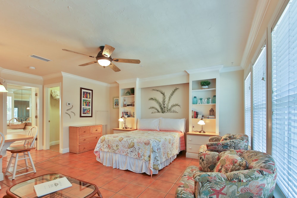 Tortuga Inn Beach Resort 39/76