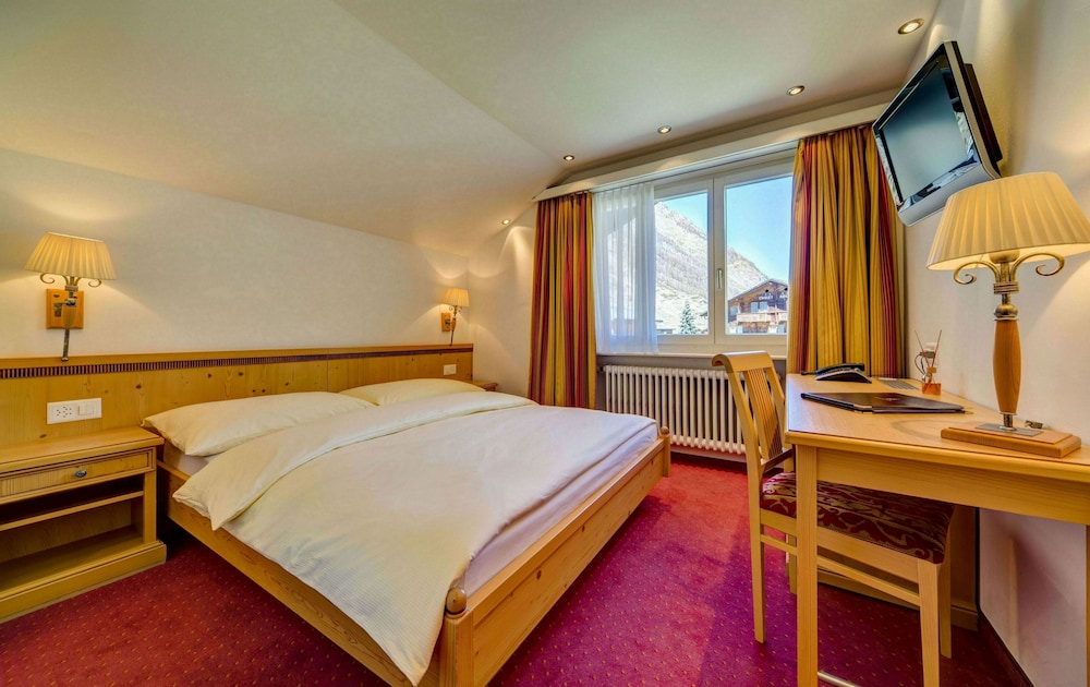Hotel Excelsior 9/26