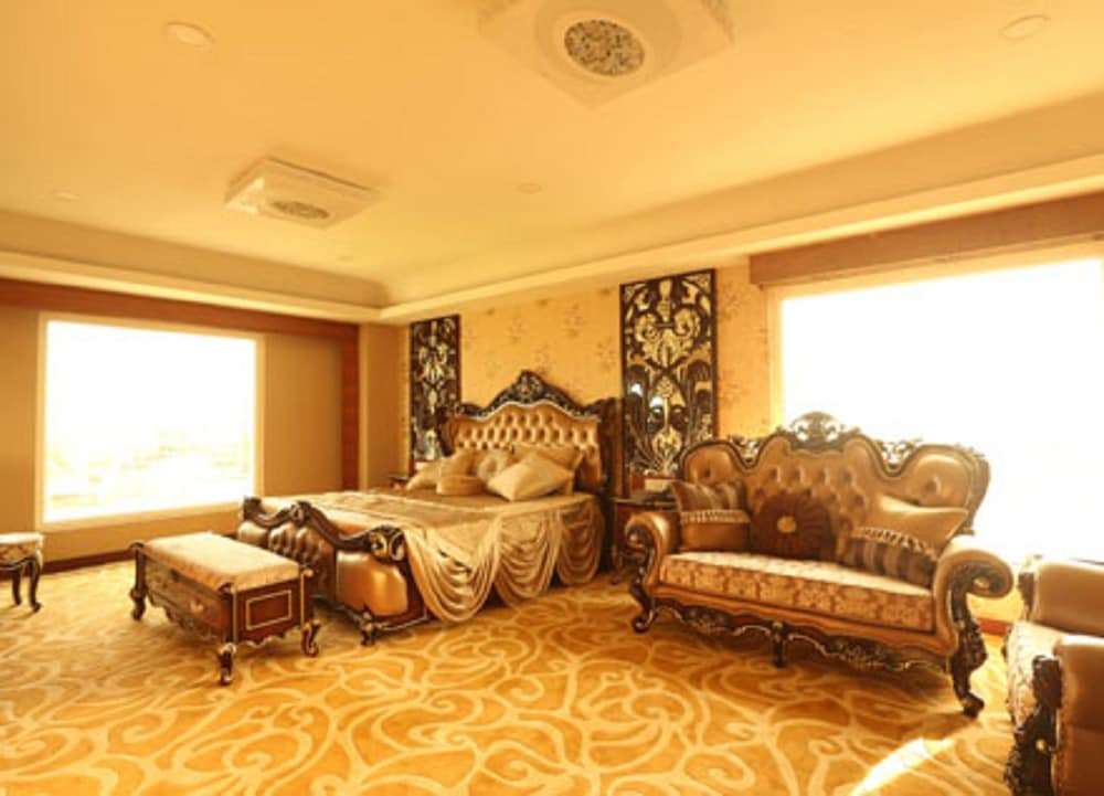 Hotel Chennai Le Palace 46/72