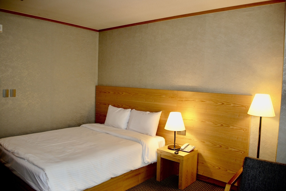 BUSINESS, DOUBLE BED