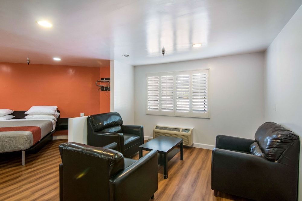 Motel6 Monterey Park, CA 26/47