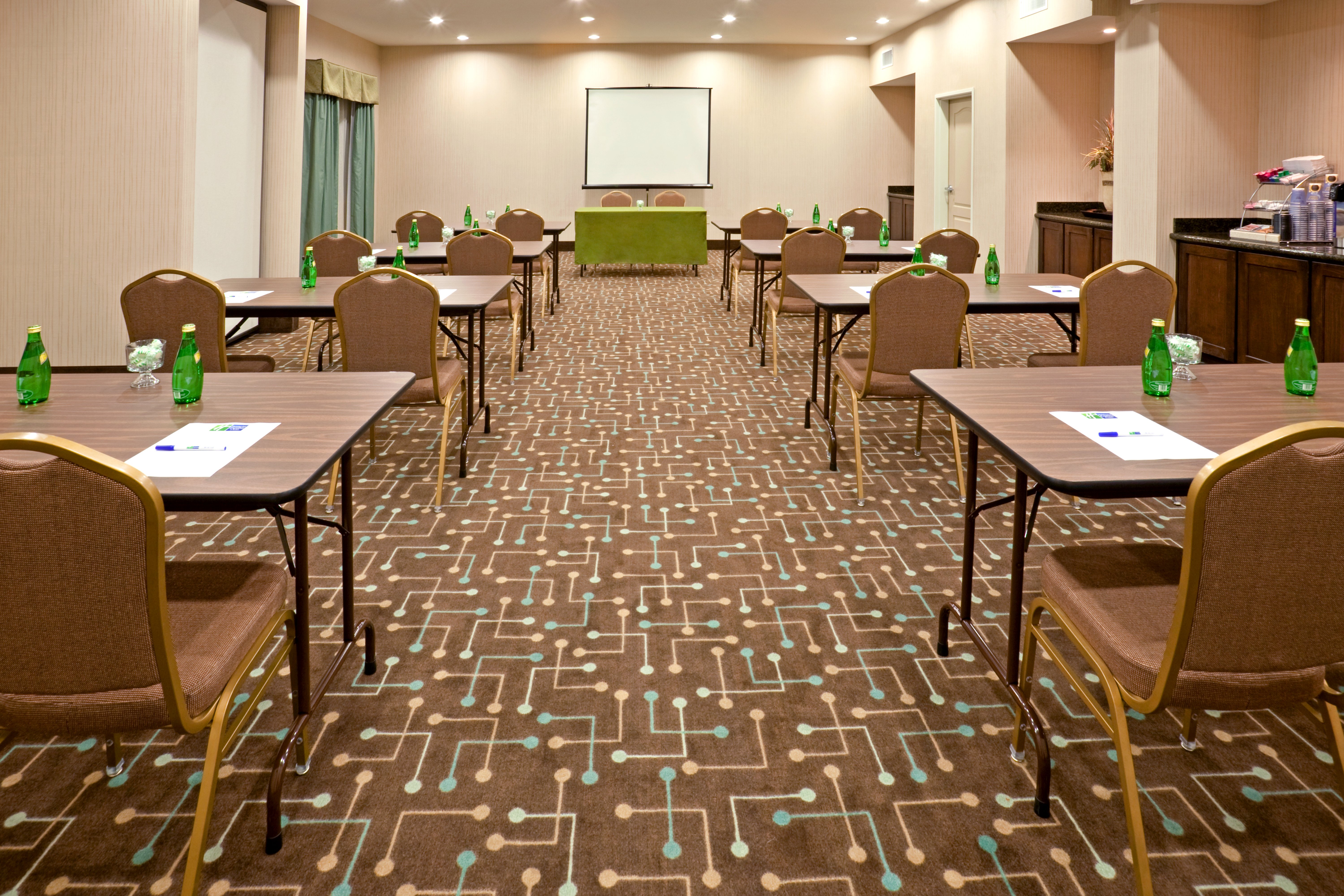 Holiday Inn Express Hotel And Suites Cedar Hill 64/69