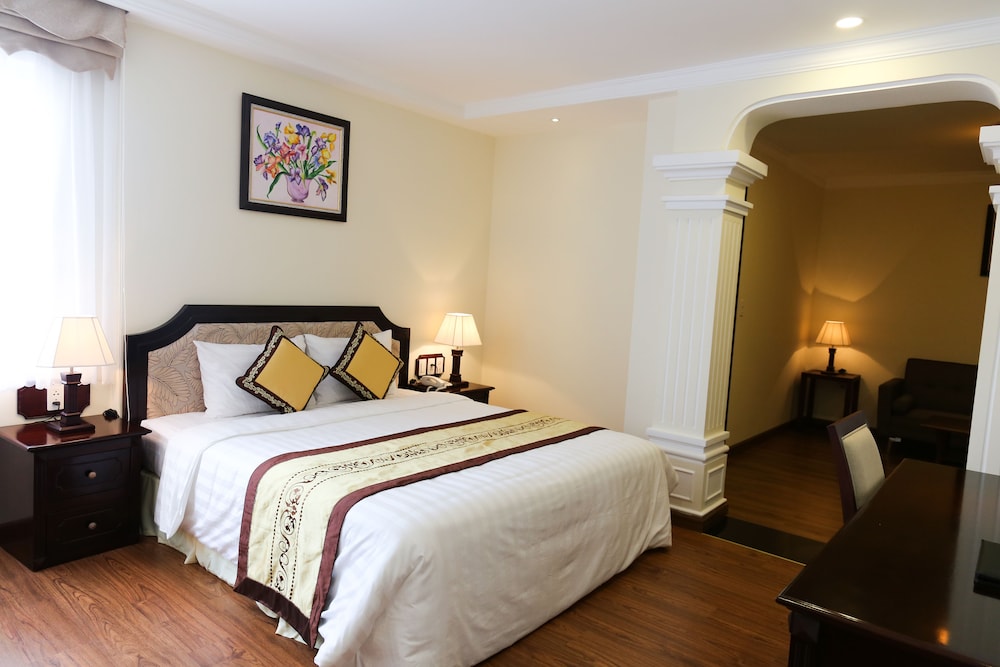 SUPERIOR, LIVING AREA