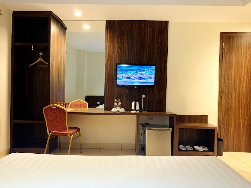 Ameera Hotel 31/37
