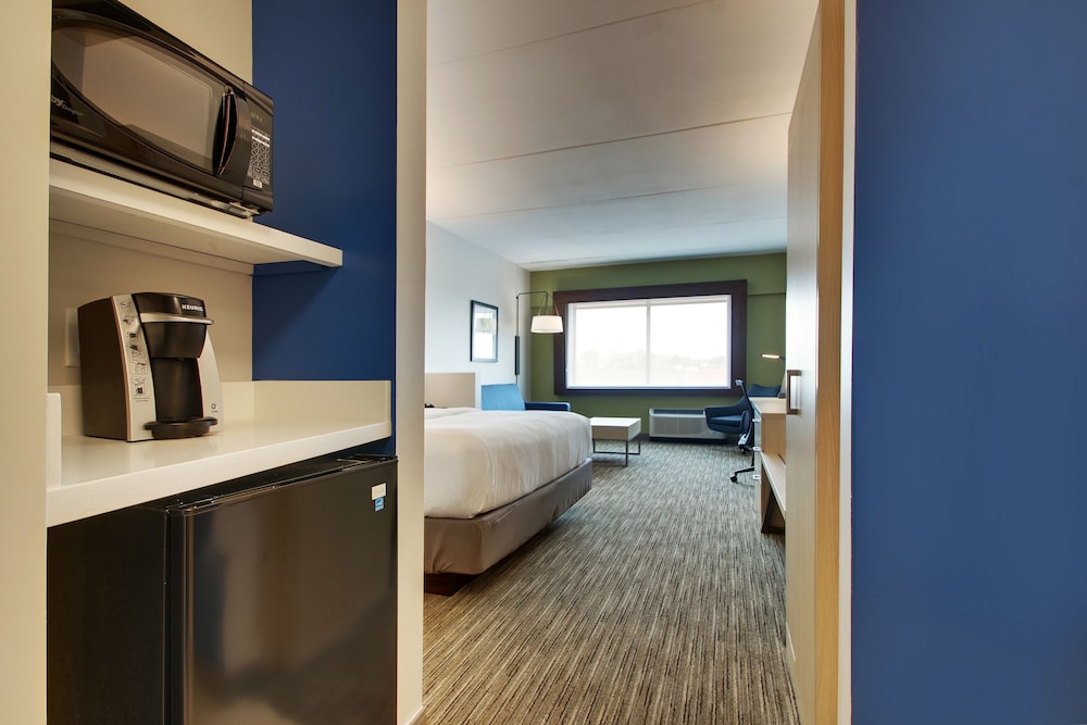 HOLIDAY INN EXPRESS & SUITES ELIZABETHTOWN NORTH 21/47