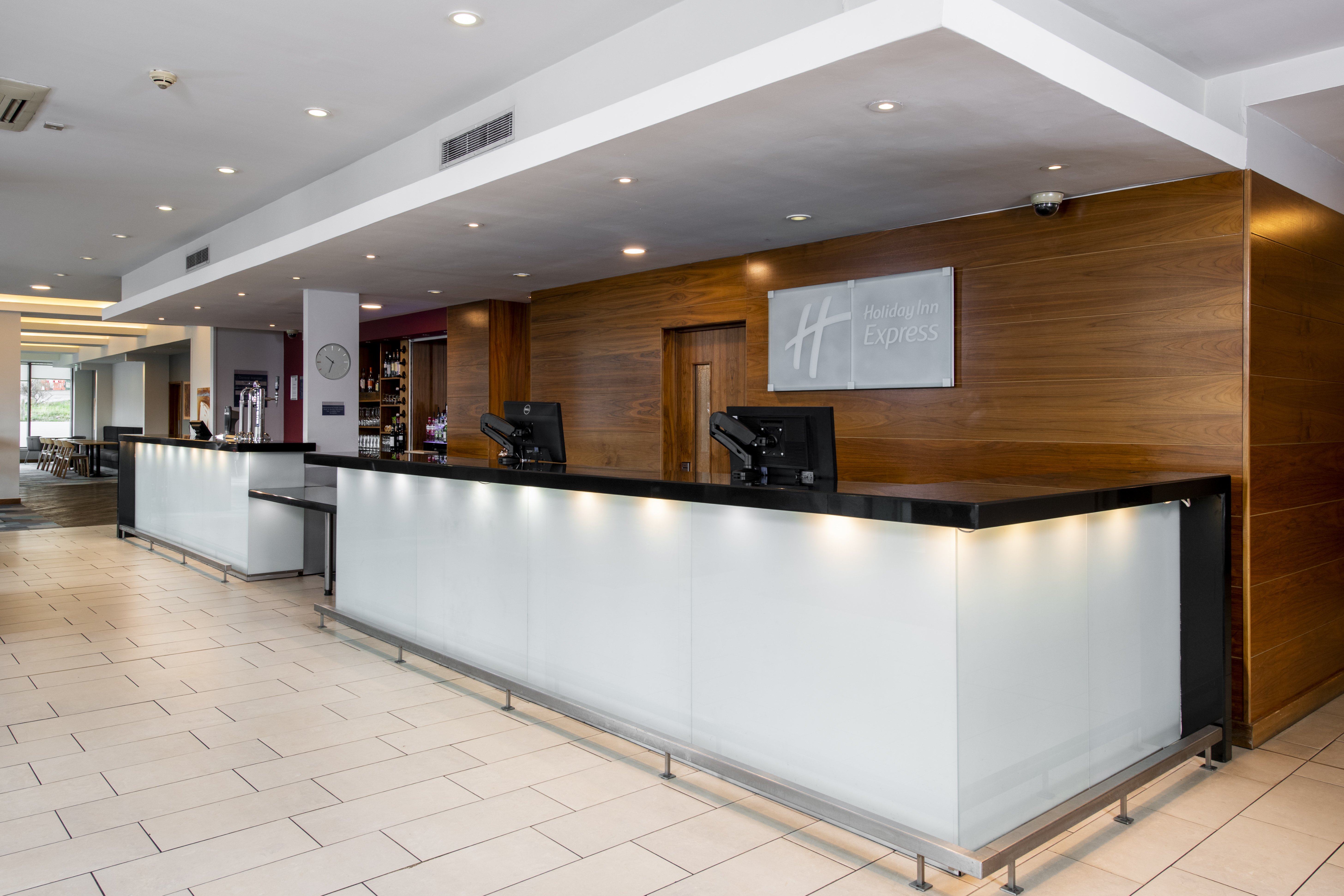 Holiday Inn Express Hamilton 5/46