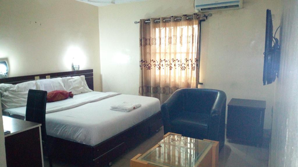 D'czars Hotel & Suites 6/16