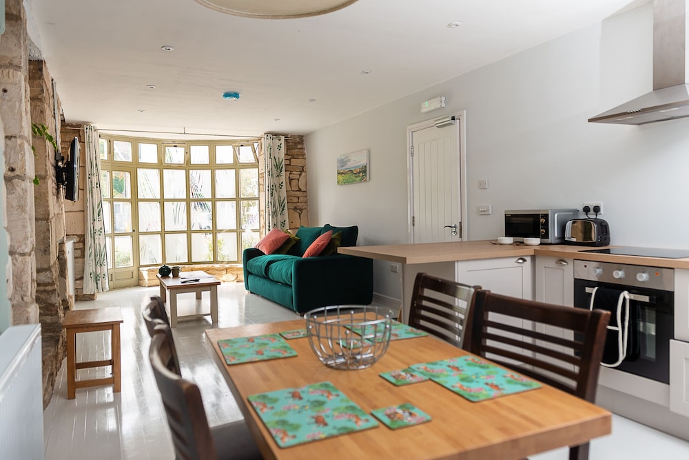 Wild Garlic Restaurant Rooms 32/37
