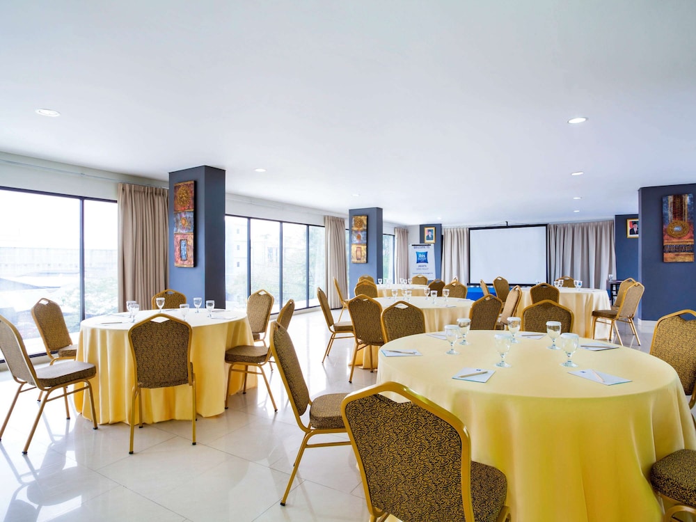 Mercure Jakarta Grogol 46/56