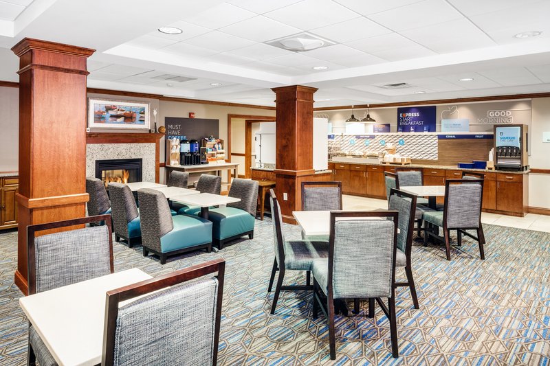 Holiday Inn Express Hotel Suites Hampton South Seabrook 61/78