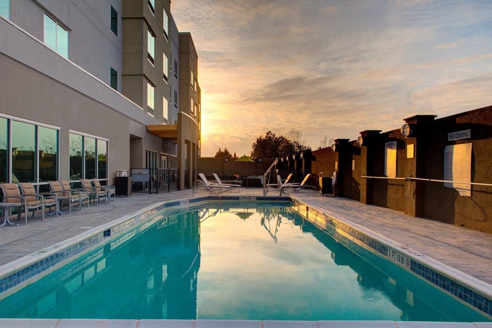 Courtyard By Marriott Atlanta Kennesaw 写真1