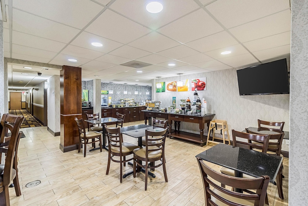 Quality Inn & Suites Arden Hills - Saint Paul North 26/37