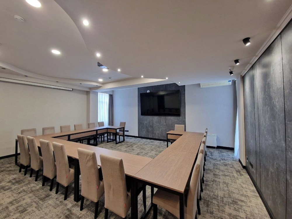 Regency Hotel 41/49