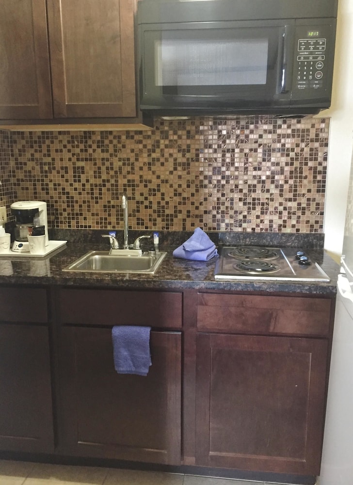Americas Best Value Inn Romulus Detroit Airport 7/14