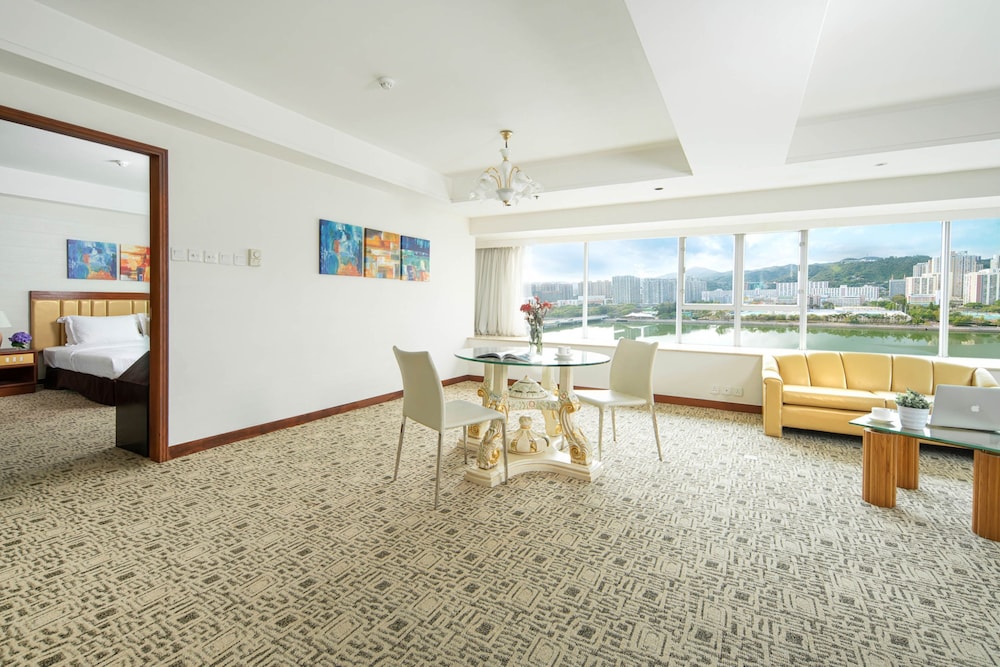 Regal Riverside Hotel 42/69