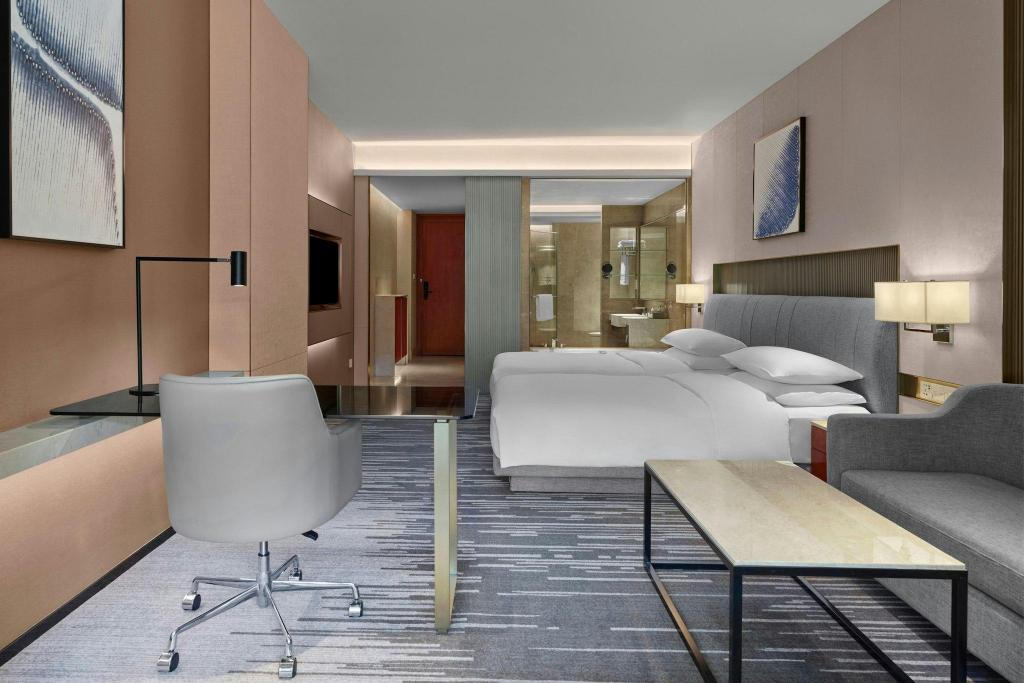 Mountain, Guest Room, Executive, Twin Beds, Mountain View, Club Lounge Access, Dongguan Forum Hotel and Apartment 4/7