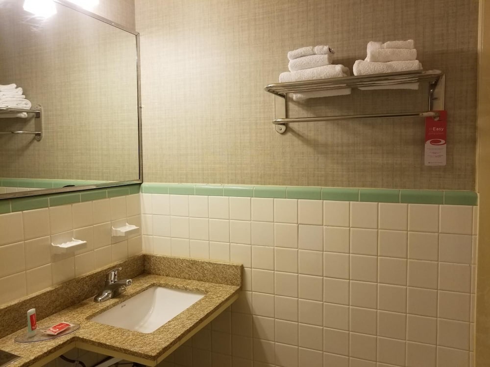 Falls Inn Newton Falls 22/43