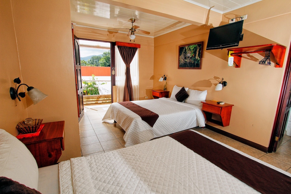 HOTEL LAS COLINAS 34/77