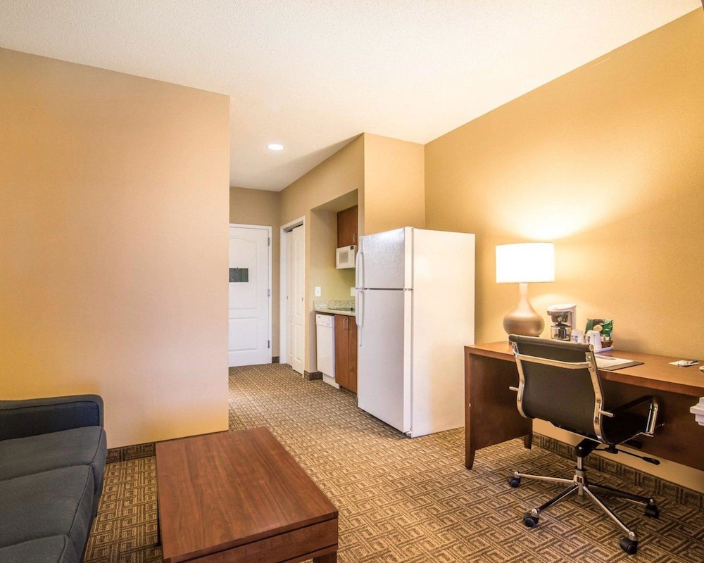 Comfort Inn and Suites Dover-Portsmouth 43/46