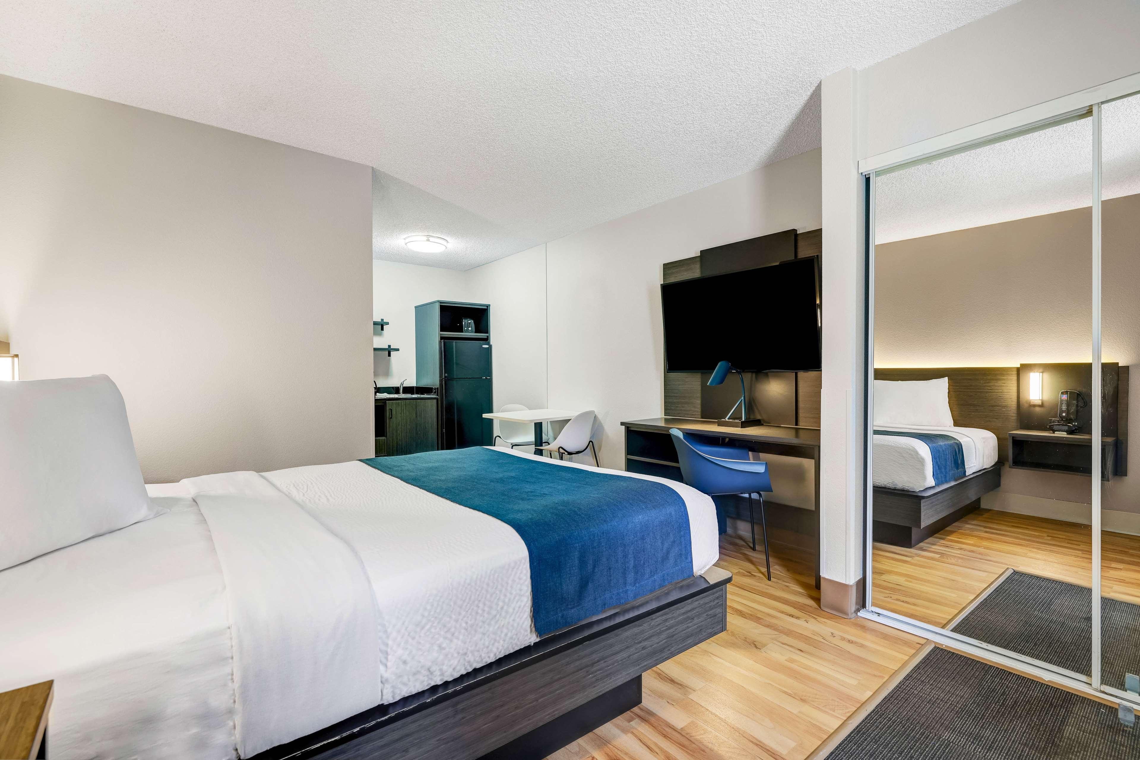 Studio6 Mountlake Terrace, WA - Seattle 20/35