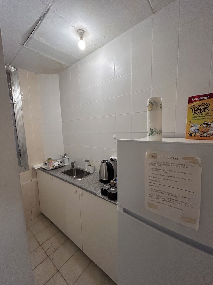 Hostal Delfos 8/49