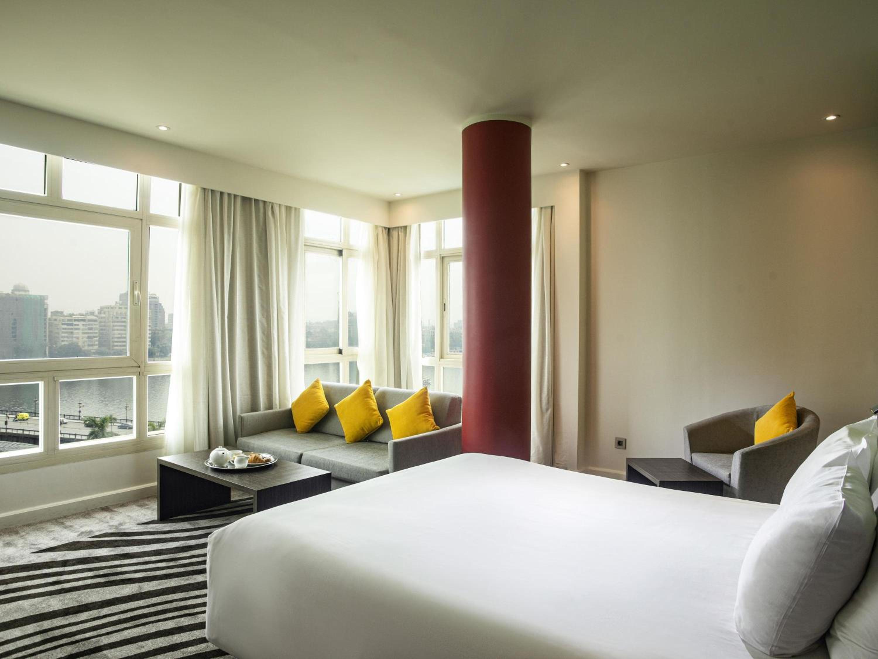 Junior Suite, King Bed, Riverside, Sofa