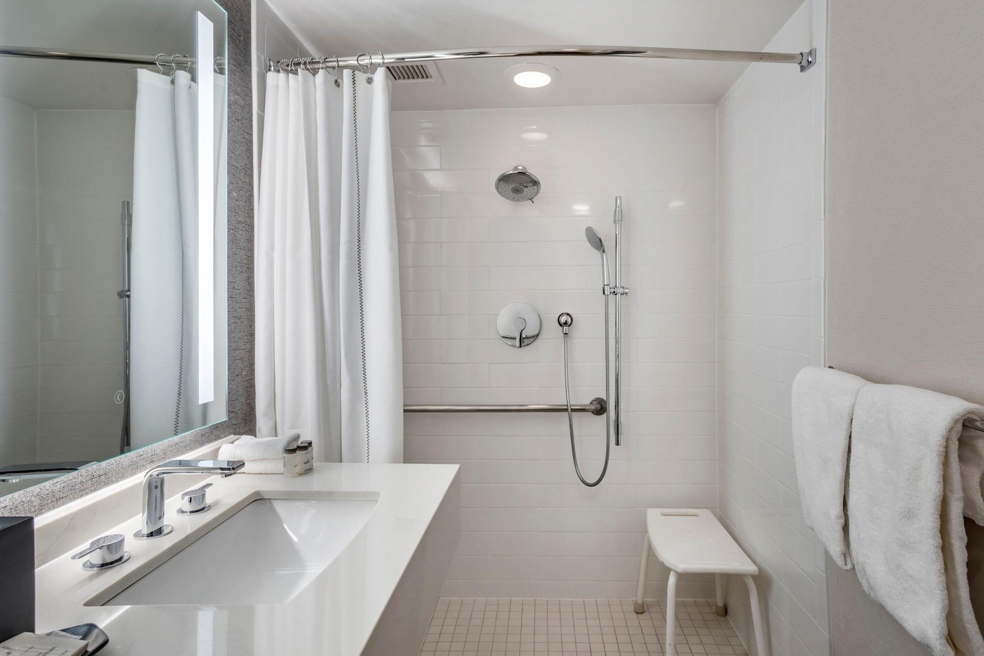جناح بغرفة نوم واحدة لذوي الإعاقة، Sheraton Suites Old Town Alexandria 3/4